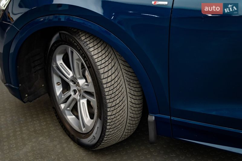 Внедорожник / Кроссовер Audi Q8 2018 в Киеве