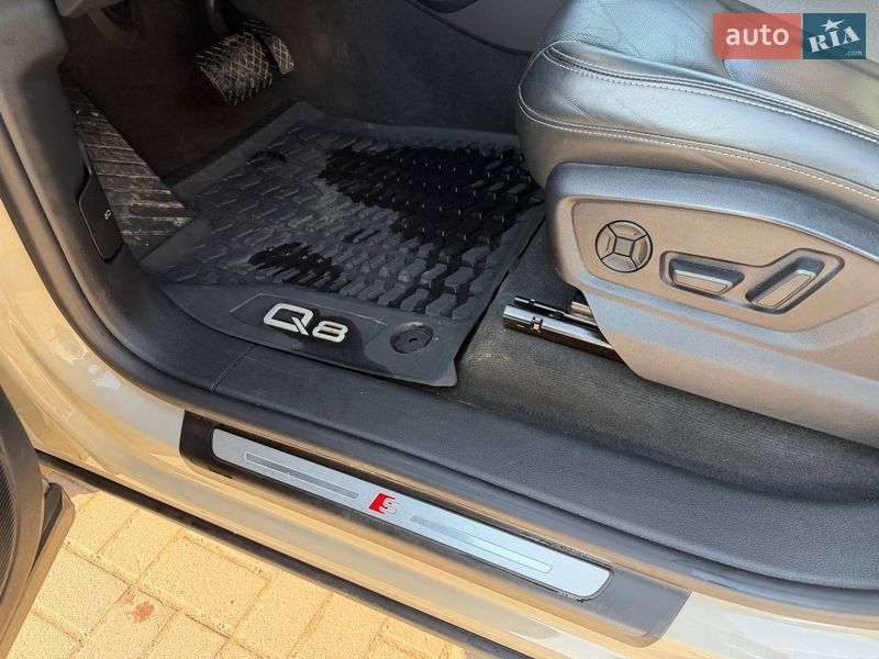 Внедорожник / Кроссовер Audi Q8 2020 в Львове