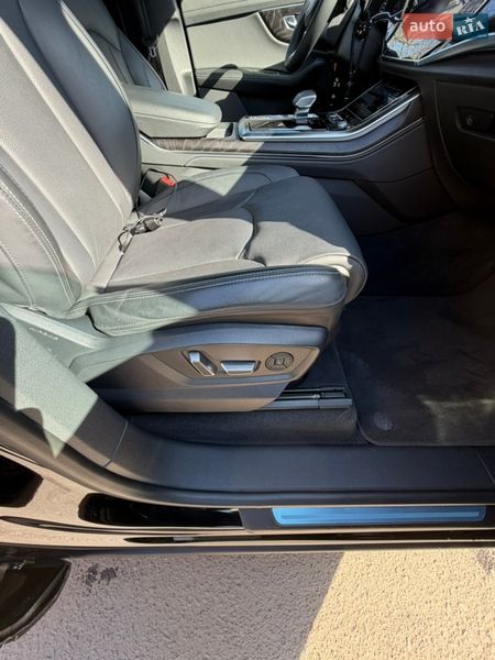 Внедорожник / Кроссовер Audi Q8 2023 в Дубно