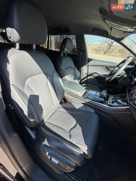 Внедорожник / Кроссовер Audi Q8 2023 в Дубно