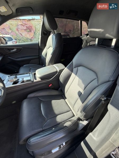 Внедорожник / Кроссовер Audi Q8 2023 в Дубно