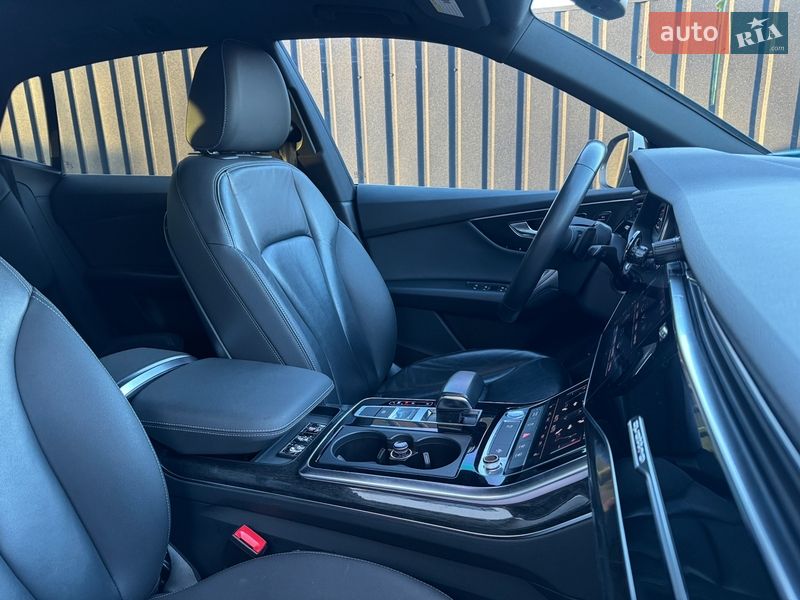 Позашляховик / Кросовер Audi Q8 2018 в Києві
