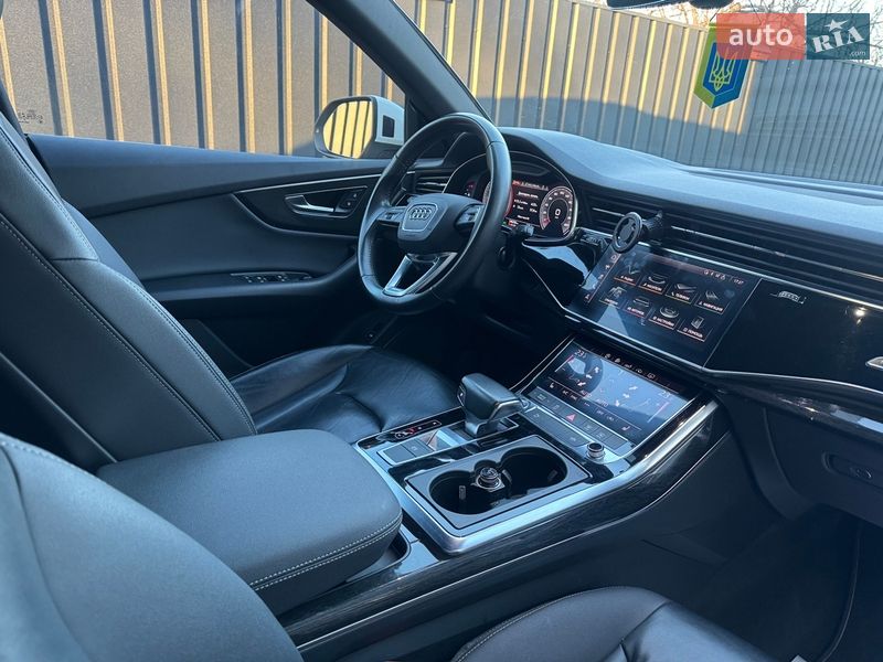 Позашляховик / Кросовер Audi Q8 2018 в Києві