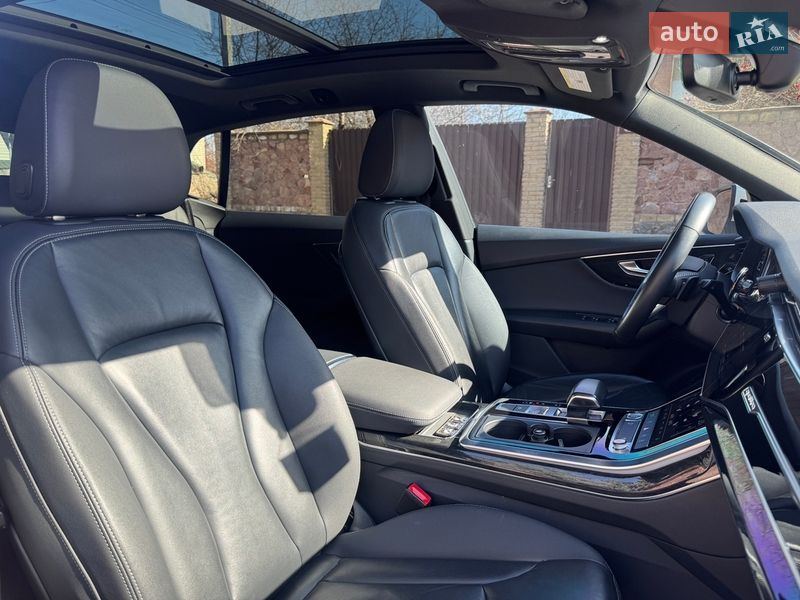 Позашляховик / Кросовер Audi Q8 2018 в Києві