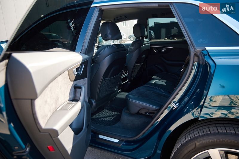 Внедорожник / Кроссовер Audi Q8 2019 в Киеве