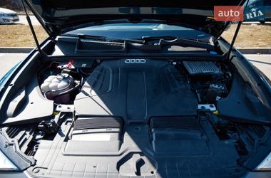 Внедорожник / Кроссовер Audi Q8 2019 в Киеве