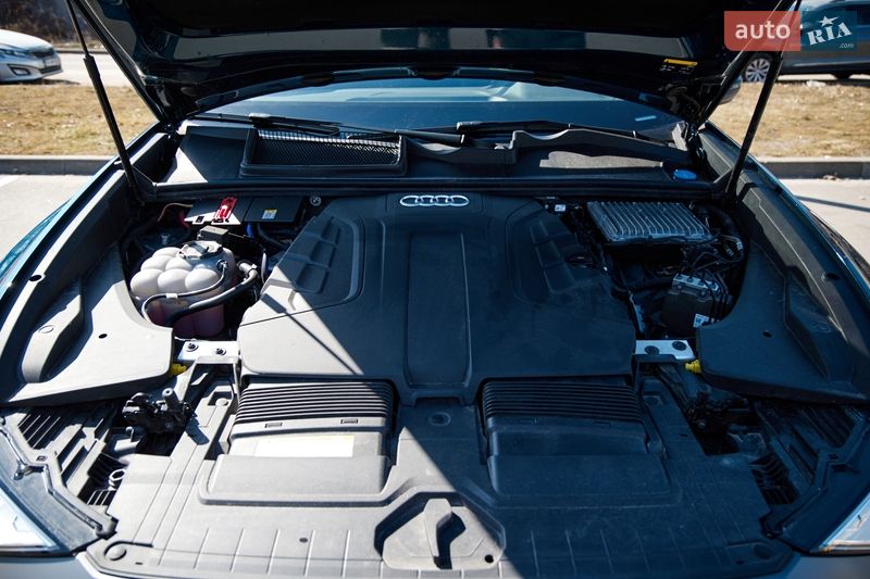 Внедорожник / Кроссовер Audi Q8 2019 в Киеве