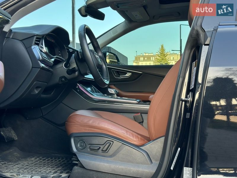 Позашляховик / Кросовер Audi Q8 2020 в Ужгороді