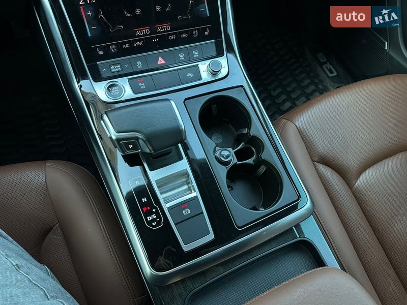 Позашляховик / Кросовер Audi Q8 2020 в Ужгороді