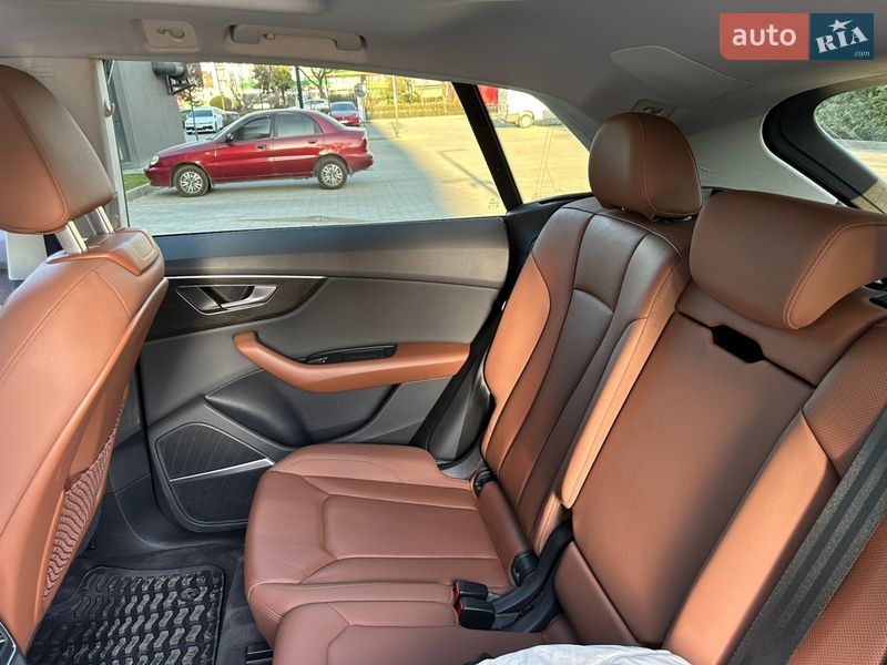 Позашляховик / Кросовер Audi Q8 2020 в Ужгороді