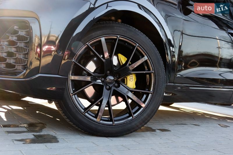 Позашляховик / Кросовер Audi Q8 2020 в Ужгороді