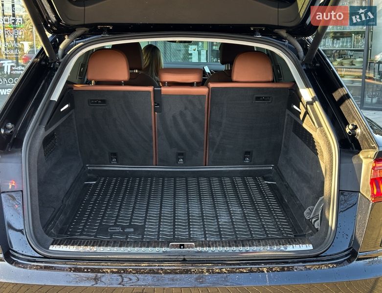 Позашляховик / Кросовер Audi Q8 2020 в Ужгороді