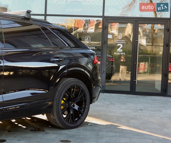 Позашляховик / Кросовер Audi Q8 2020 в Ужгороді