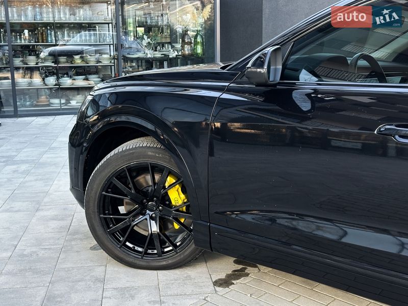 Позашляховик / Кросовер Audi Q8 2020 в Ужгороді
