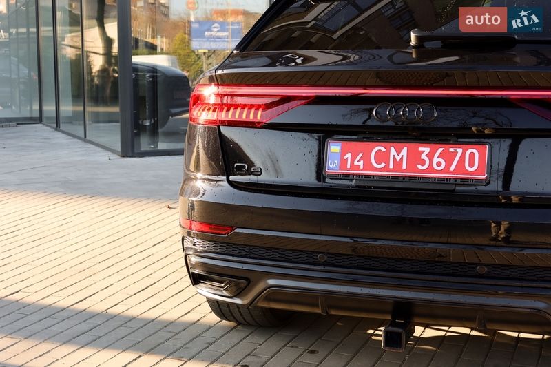 Позашляховик / Кросовер Audi Q8 2020 в Ужгороді