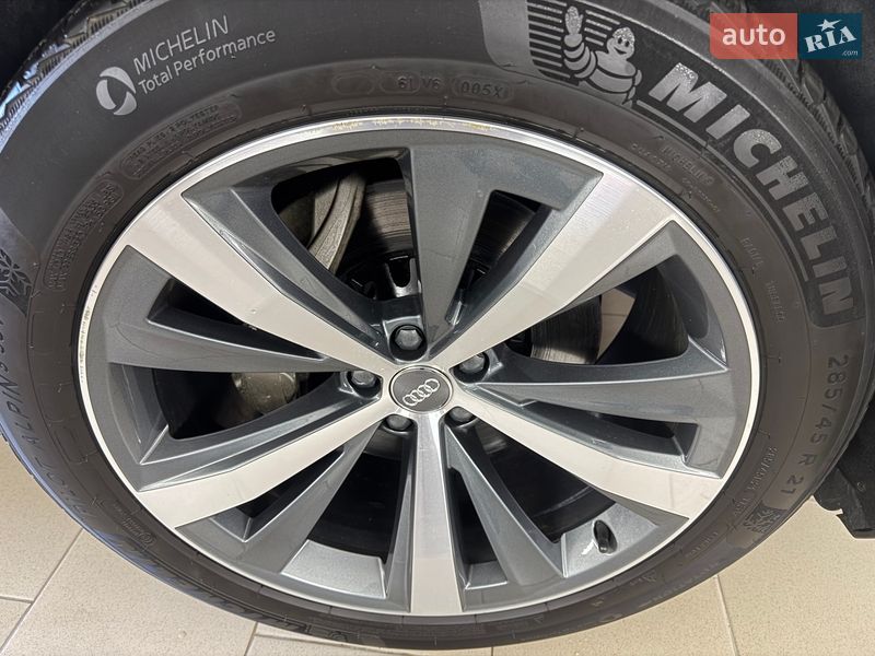 Внедорожник / Кроссовер Audi Q8 2019 в Виннице