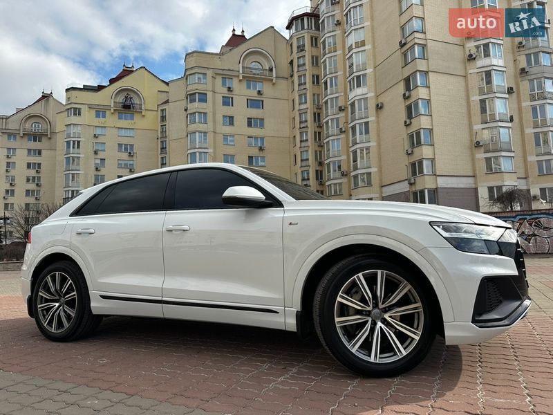 Внедорожник / Кроссовер Audi Q8 2019 в Киеве