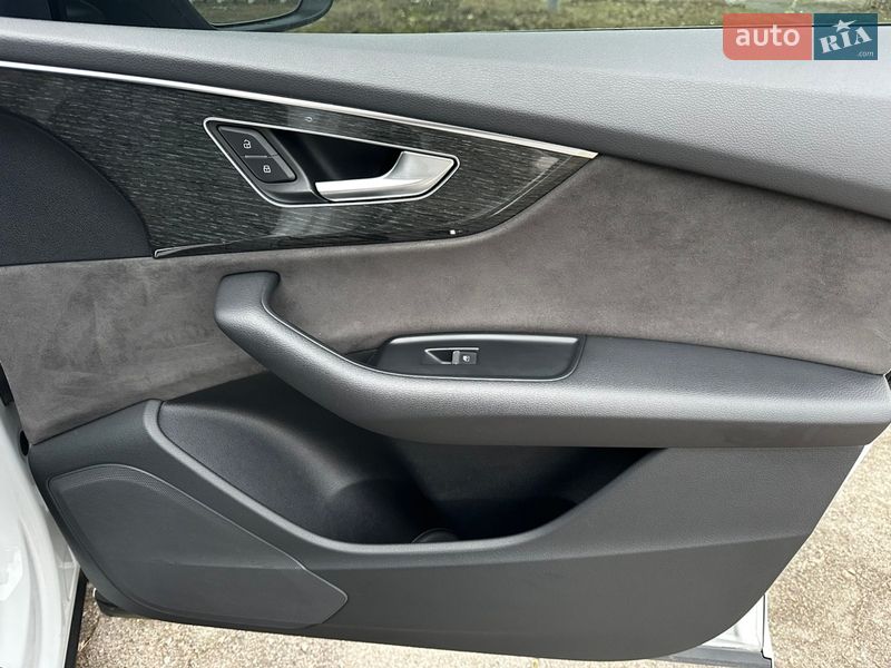 Внедорожник / Кроссовер Audi Q8 2019 в Киеве
