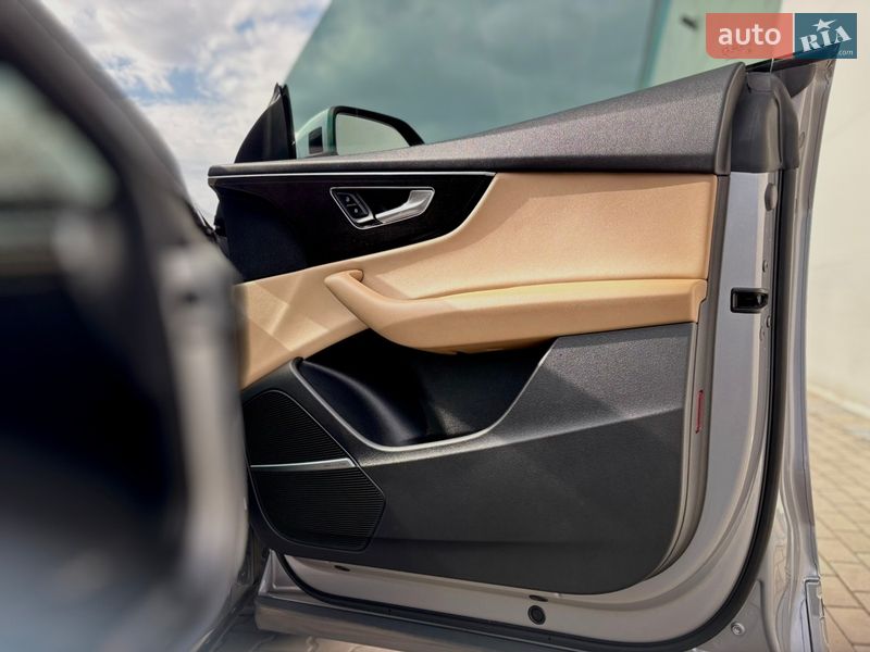 Внедорожник / Кроссовер Audi Q8 2020 в Киеве