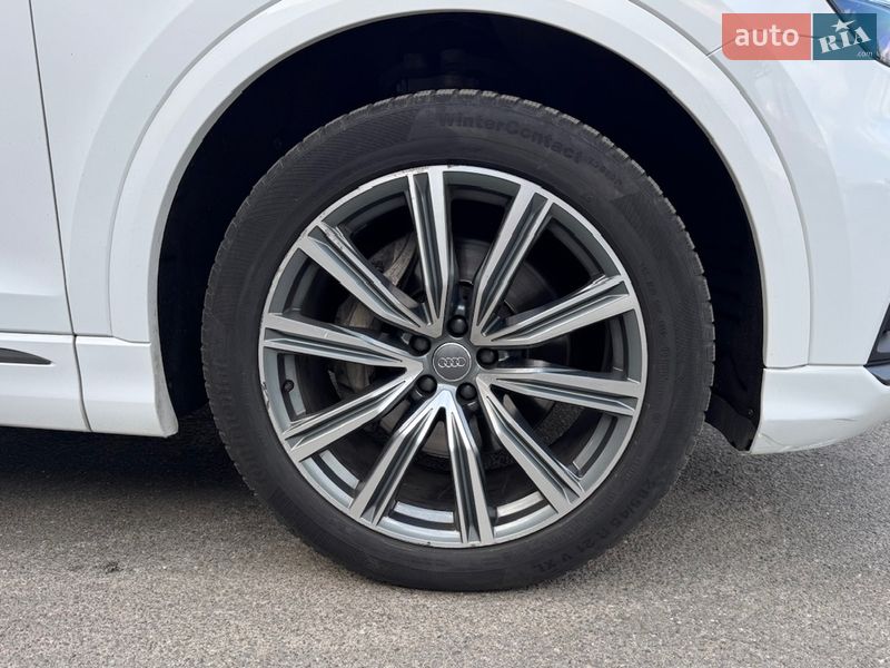 Внедорожник / Кроссовер Audi Q8 2018 в Киеве