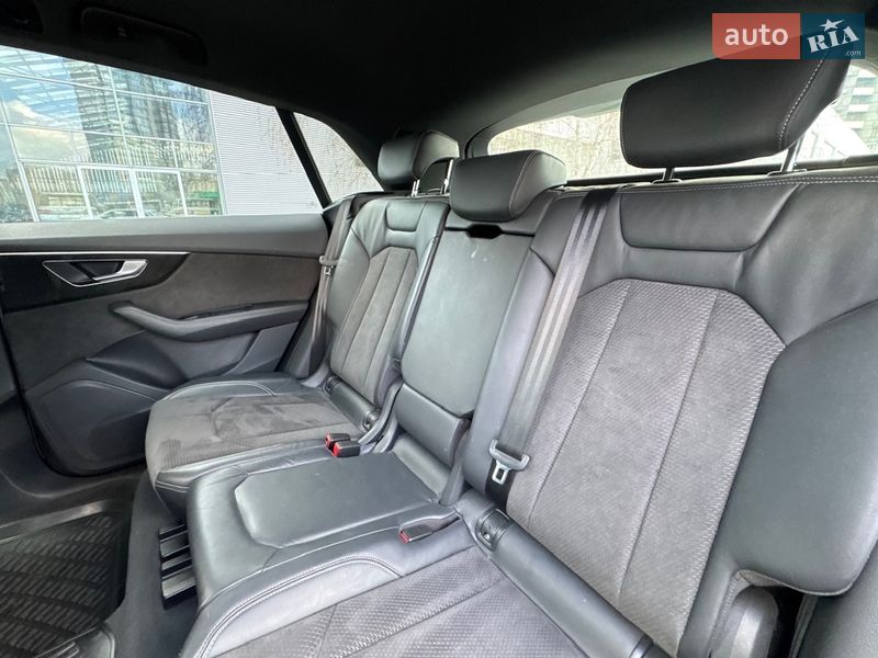 Внедорожник / Кроссовер Audi Q8 2018 в Киеве