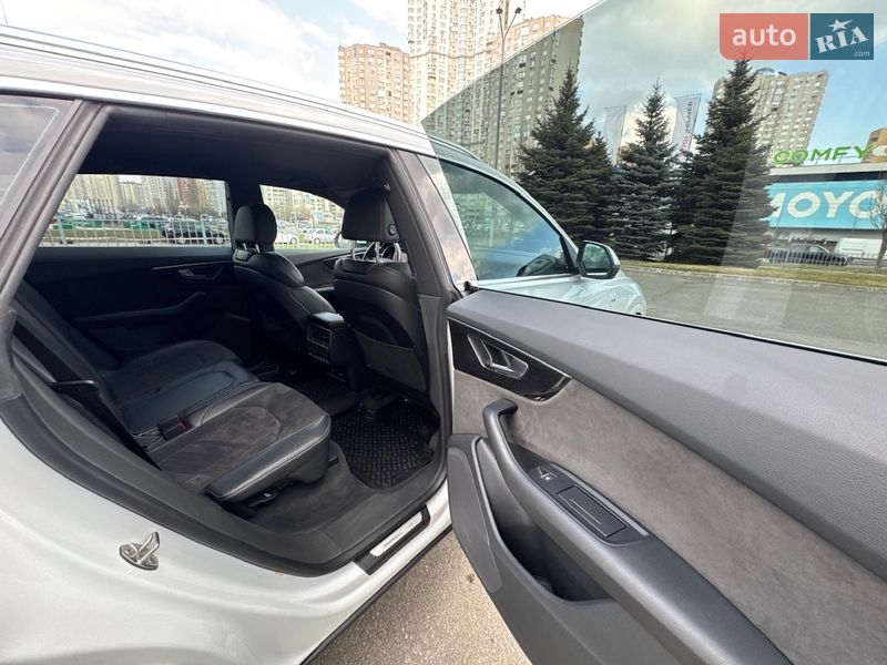 Внедорожник / Кроссовер Audi Q8 2018 в Киеве