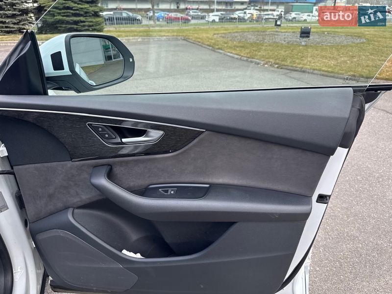 Внедорожник / Кроссовер Audi Q8 2018 в Киеве