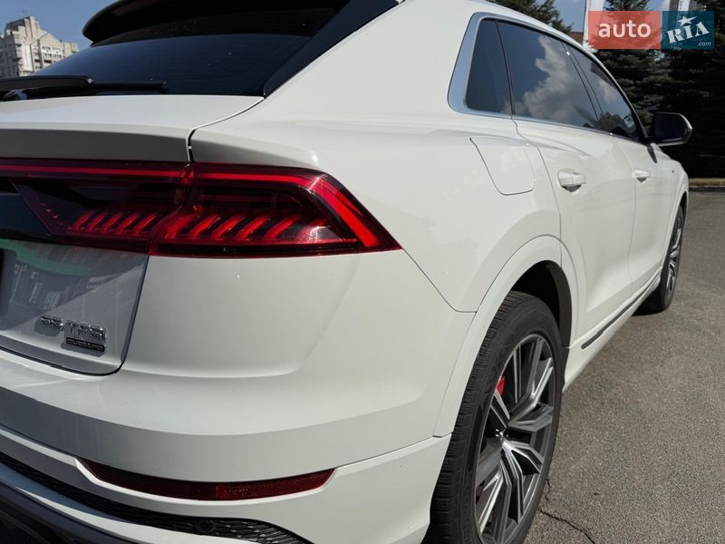 Внедорожник / Кроссовер Audi Q8 2019 в Киеве