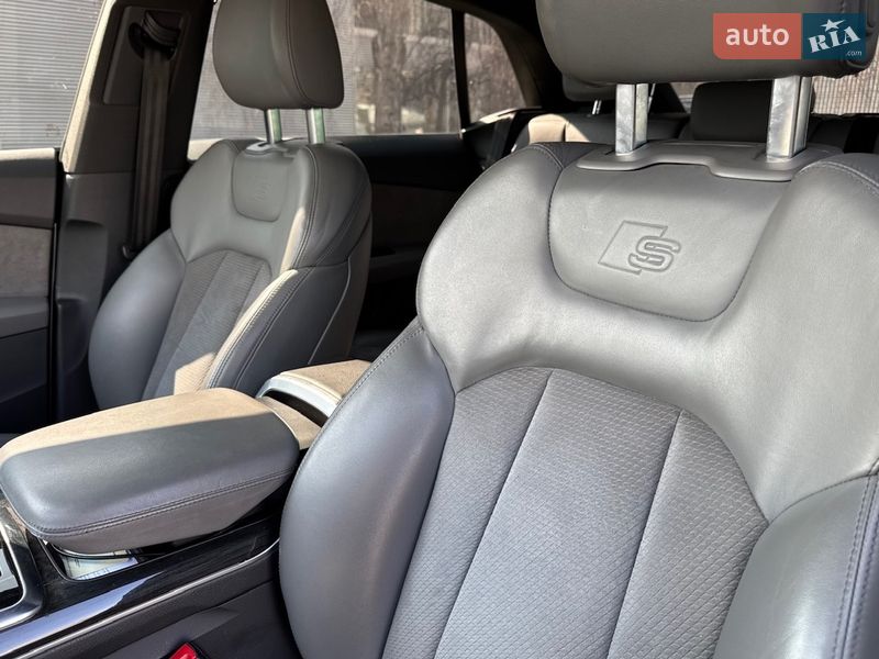 Внедорожник / Кроссовер Audi Q8 2019 в Киеве