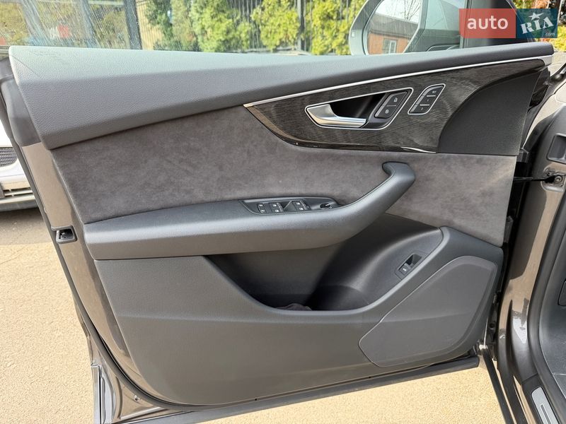 Внедорожник / Кроссовер Audi Q8 2018 в Киеве