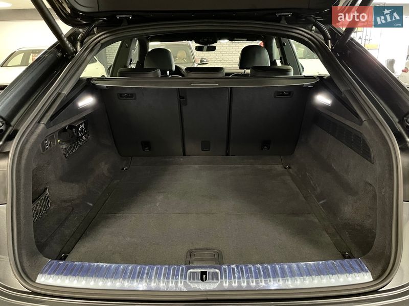Внедорожник / Кроссовер Audi Q8 2023 в Львове