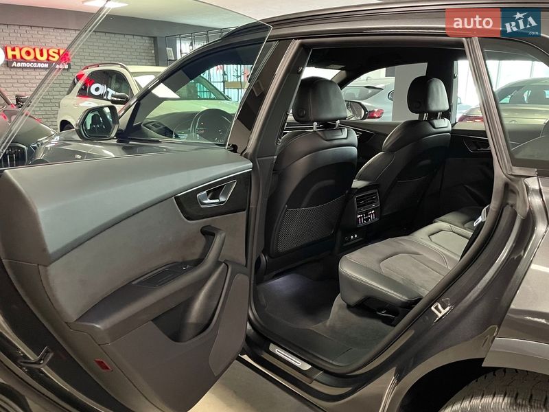 Внедорожник / Кроссовер Audi Q8 2023 в Львове