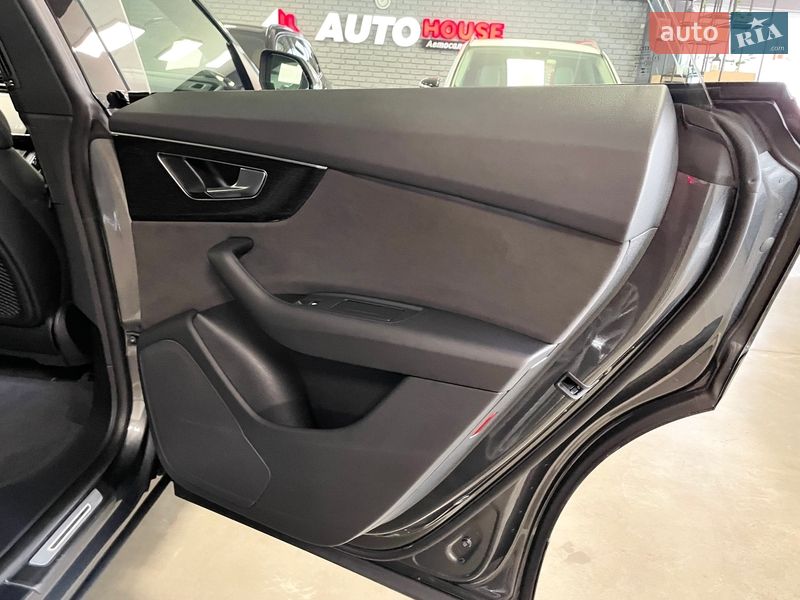 Внедорожник / Кроссовер Audi Q8 2023 в Львове