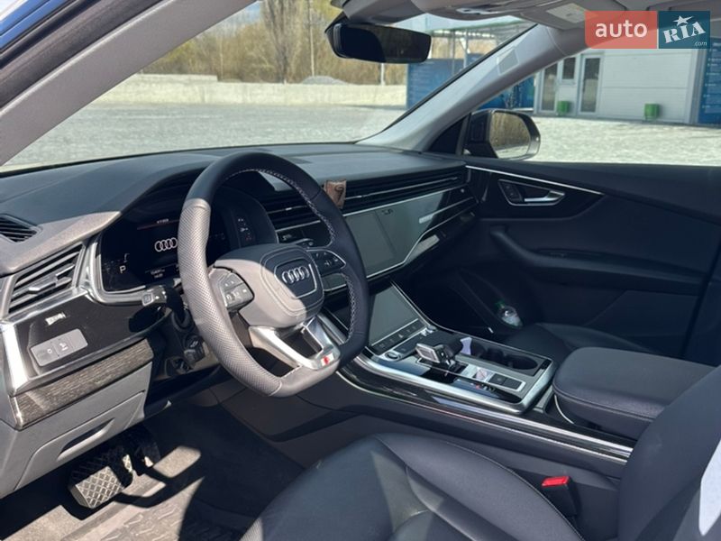 Позашляховик / Кросовер Audi Q8 2021 в Хоролі