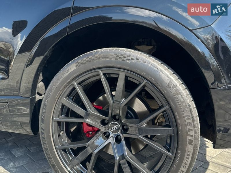 Позашляховик / Кросовер Audi Q8 2021 в Хоролі