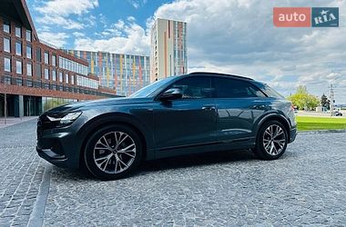 Внедорожник / Кроссовер Audi Q8 2023 в Днепре