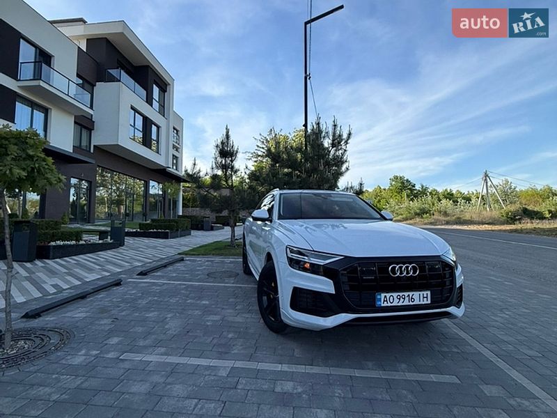 Внедорожник / Кроссовер Audi Q8 2018 в Ужгороде