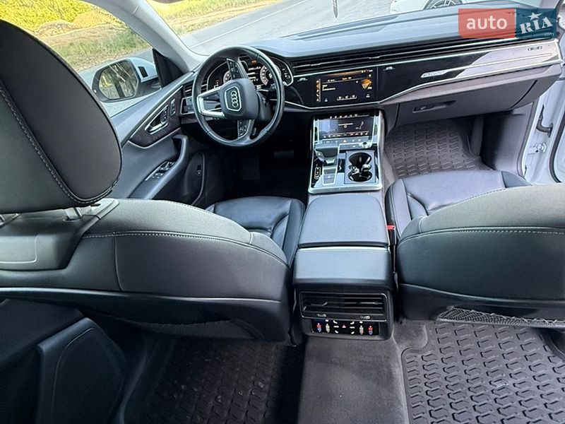 Внедорожник / Кроссовер Audi Q8 2018 в Ужгороде