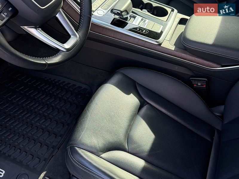 Внедорожник / Кроссовер Audi Q8 2018 в Ужгороде