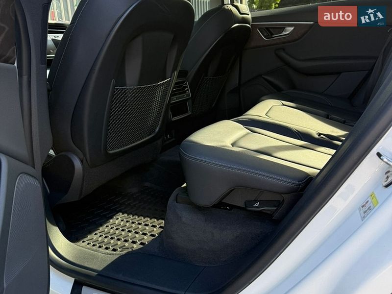 Внедорожник / Кроссовер Audi Q8 2018 в Ужгороде