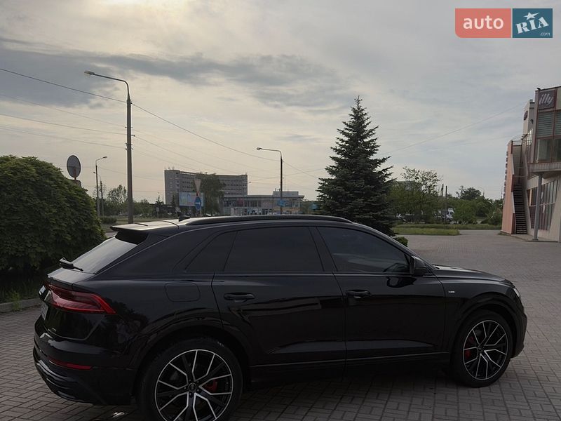 Позашляховик / Кросовер Audi Q8 2022 в Запоріжжі