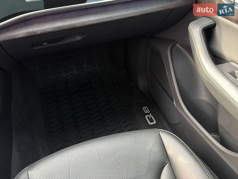 Позашляховик / Кросовер Audi Q8 2022 в Запоріжжі