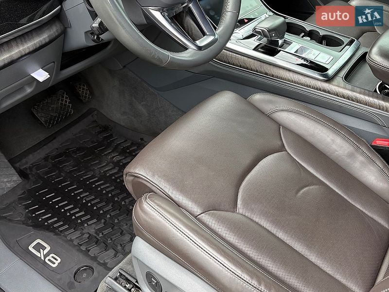 Внедорожник / Кроссовер Audi Q8 2019 в Киеве