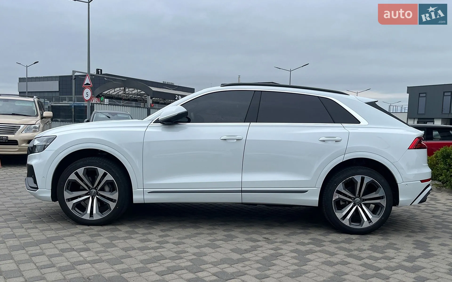 2019 Audi Q8 - мініатюра 4