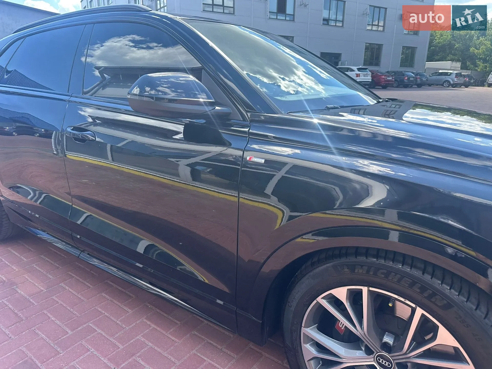 Audi Q8 2021 VIN WAUZZZF11MD025227 фото оголошення 2 з 20