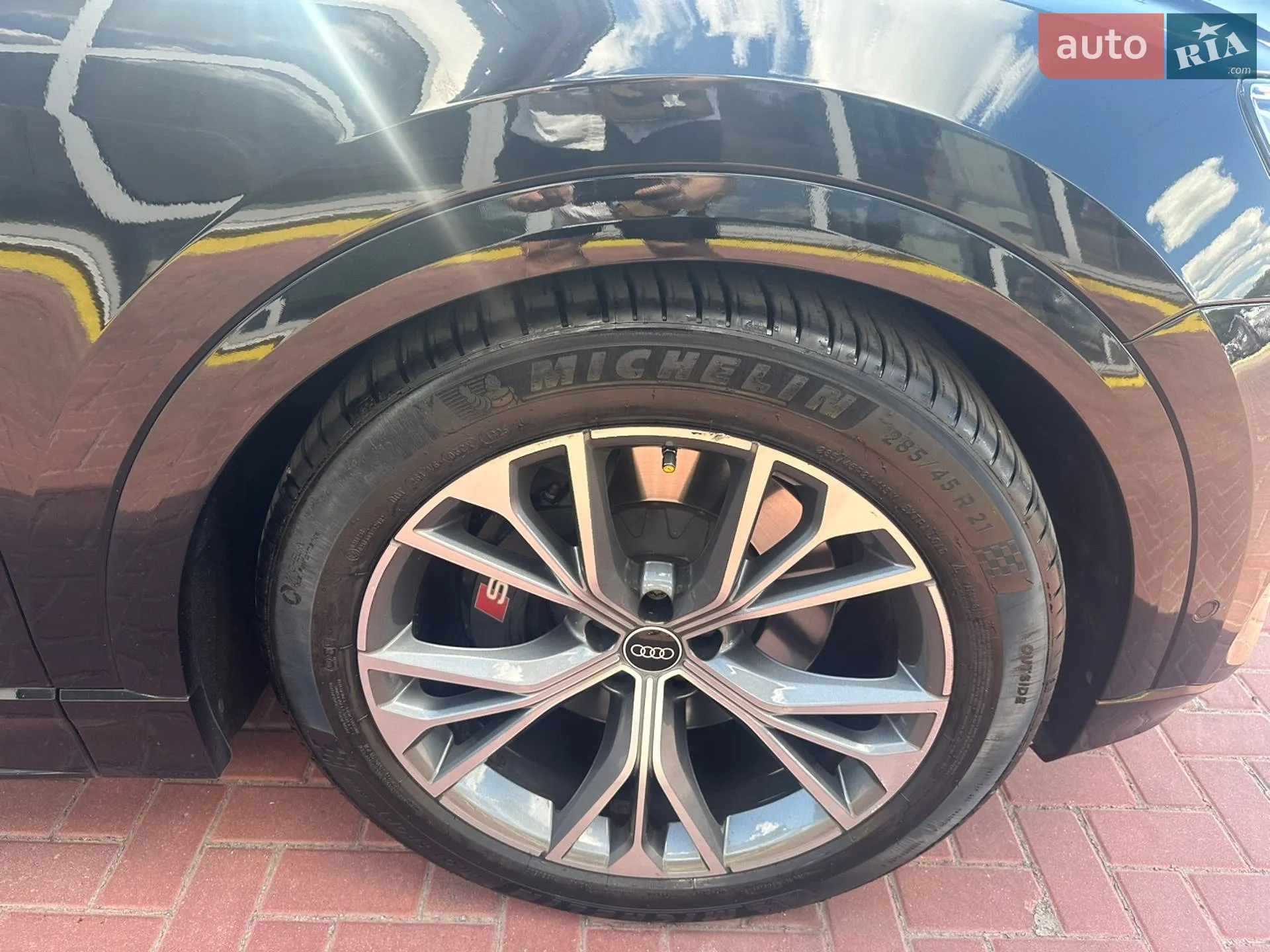 Audi Q8 2021 VIN WAUZZZF11MD025227 фото оголошення 4 з 20
