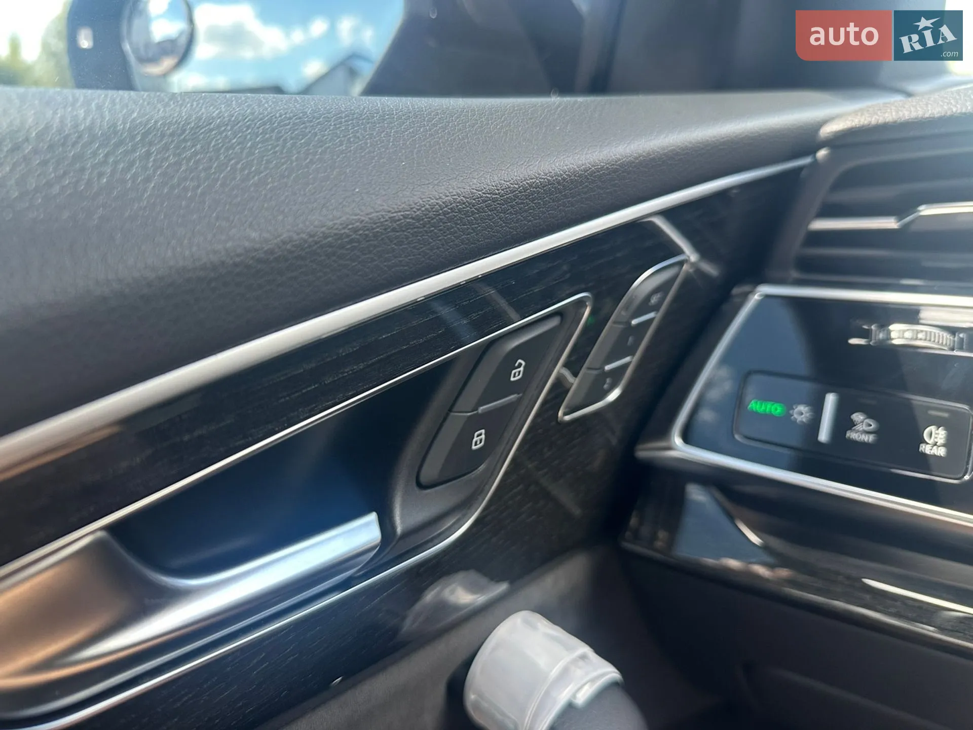 Audi Q8 2021 VIN WAUZZZF11MD025227 фото оголошення 9 з 20