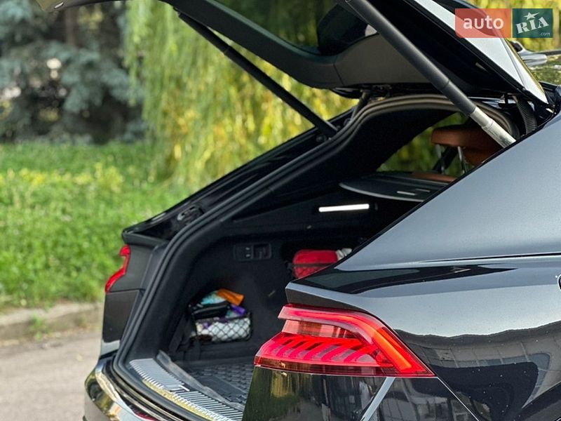 Внедорожник / Кроссовер Audi Q8 2019 в Киеве