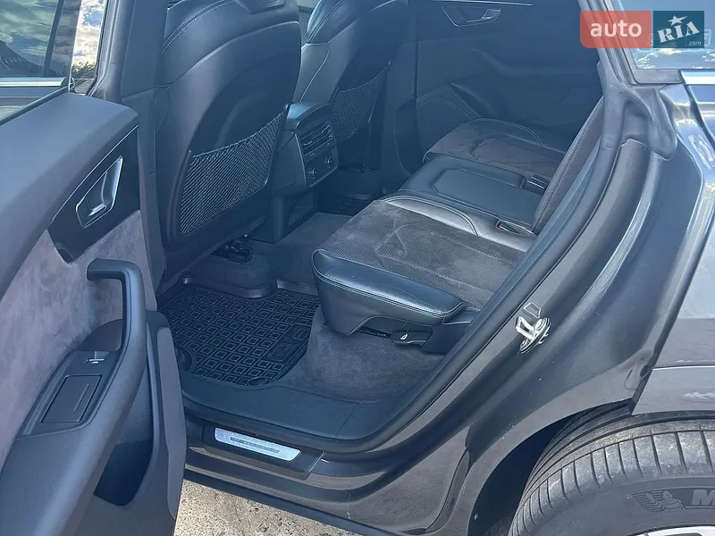 Audi Q8 2018 VIN WAUZZZF15KD017614 фото оголошення 10 з 39