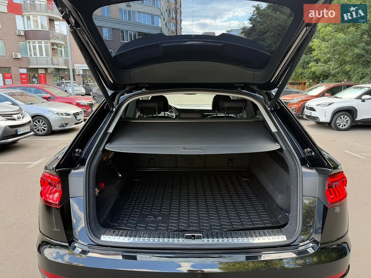 Audi Q8 2018 VIN WAUZZZF1XKD007001 фото оголошення 11 з 18